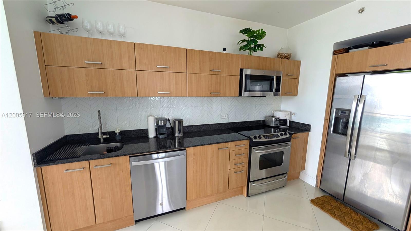350 S Miami Avenue 2813 Property Photo 3