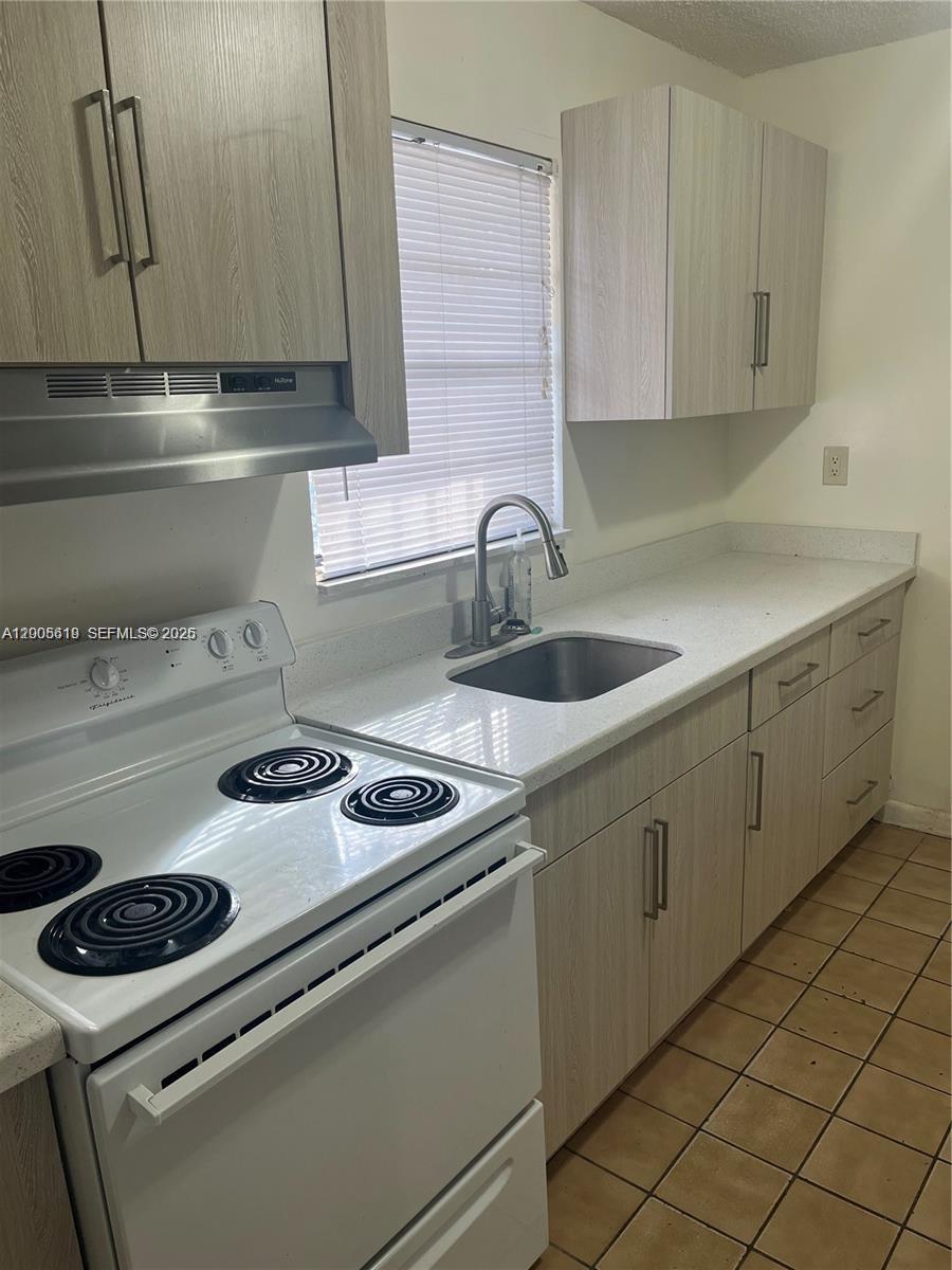 2255 W 55th Street 2 Property Photo 2