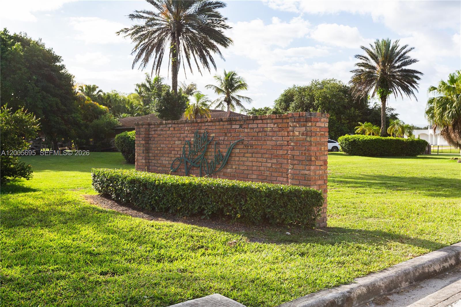 18100 Sw 70th Place Property Photo 1