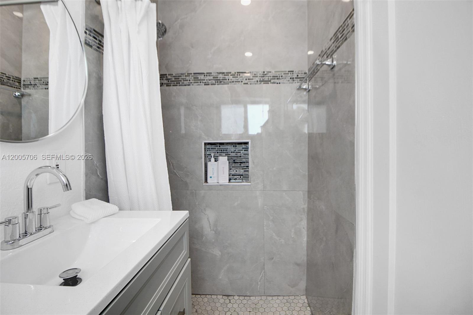 231 Ne 43rd Street Property Photo 12