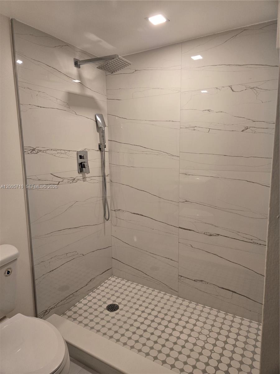 9610 S Belfort Circle 107 Property Photo 9