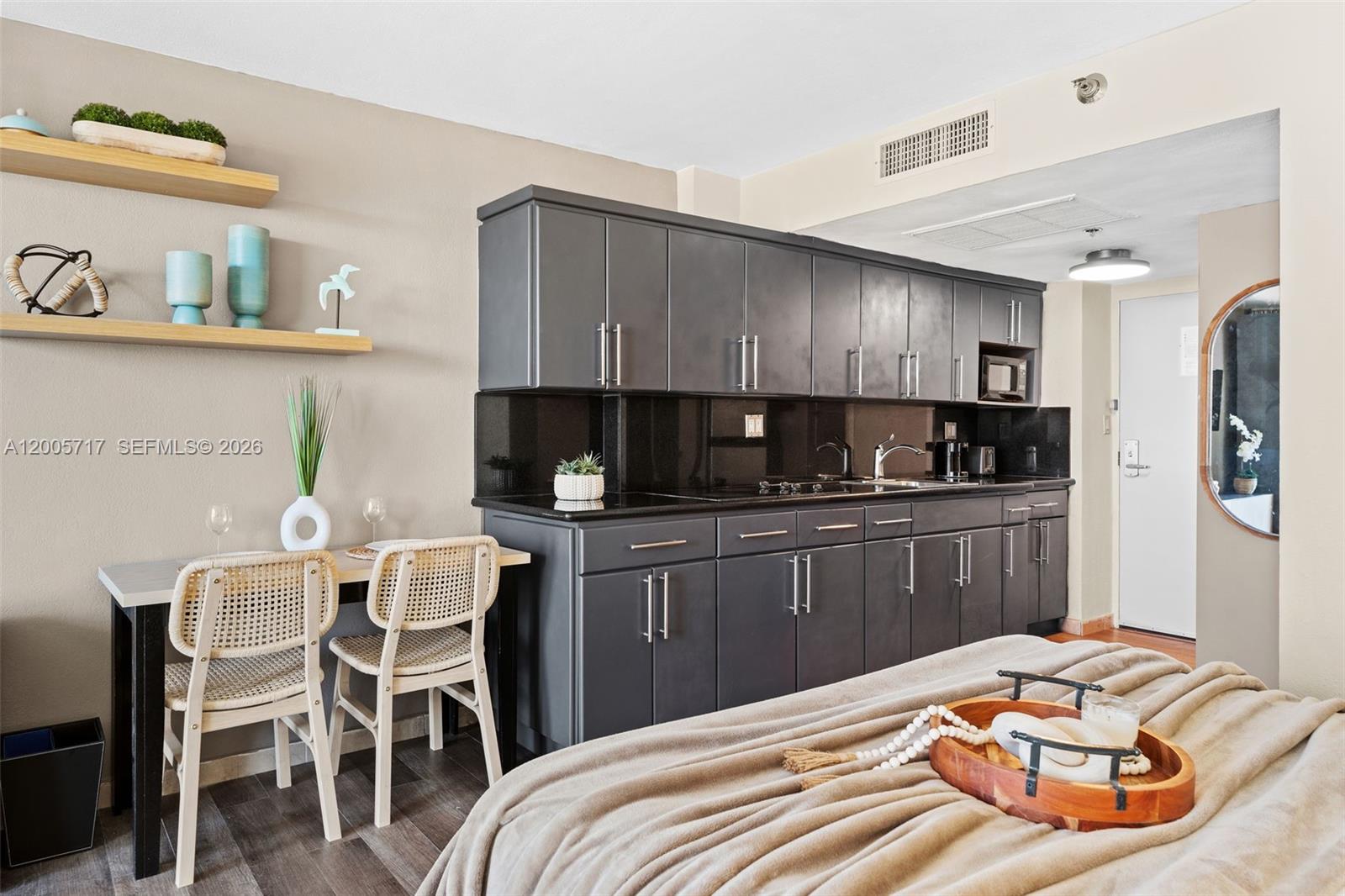 19201 Collins Avenue 736 Property Photo 3