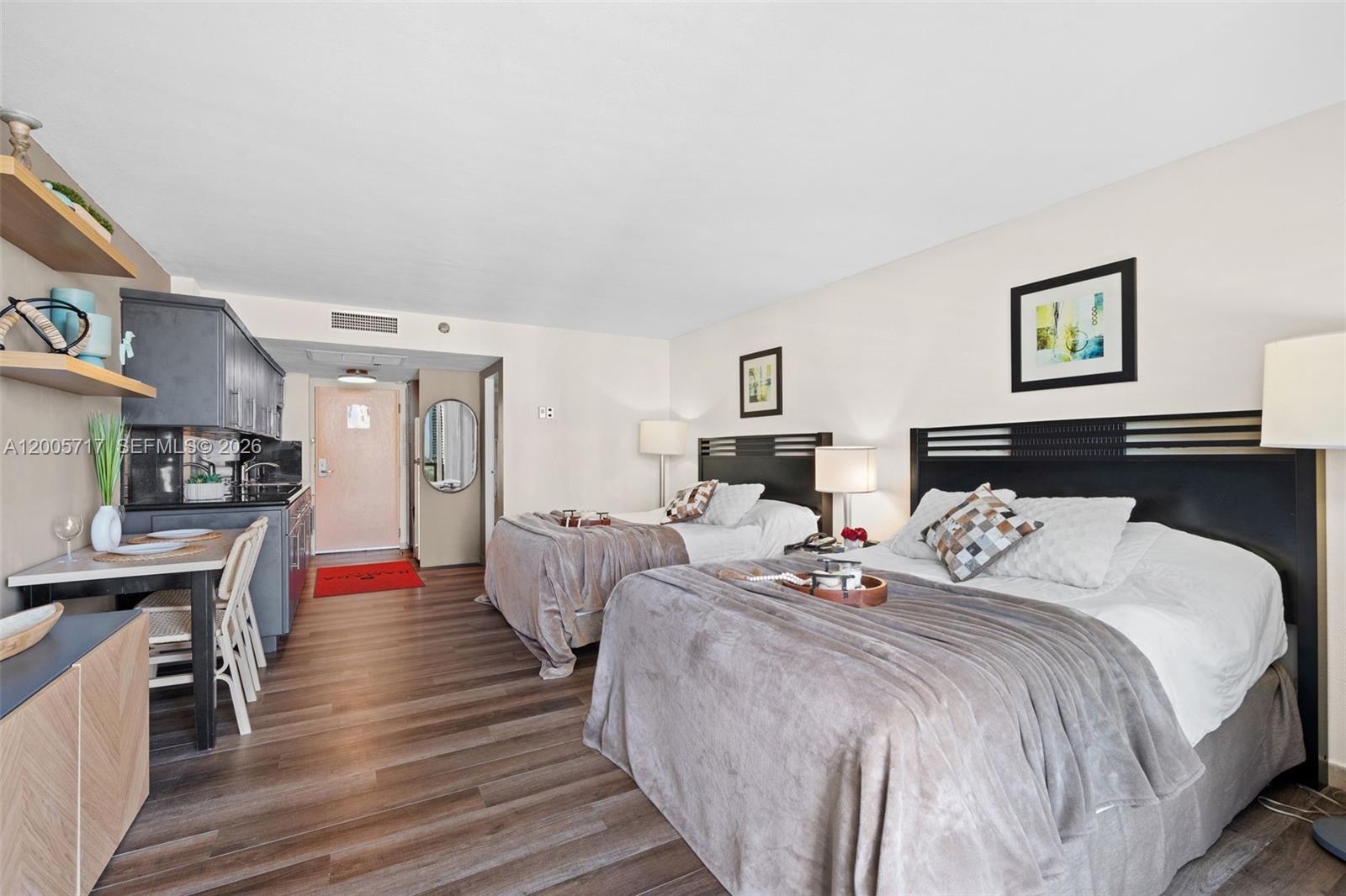 19201 Collins Avenue 736 Property Photo 5
