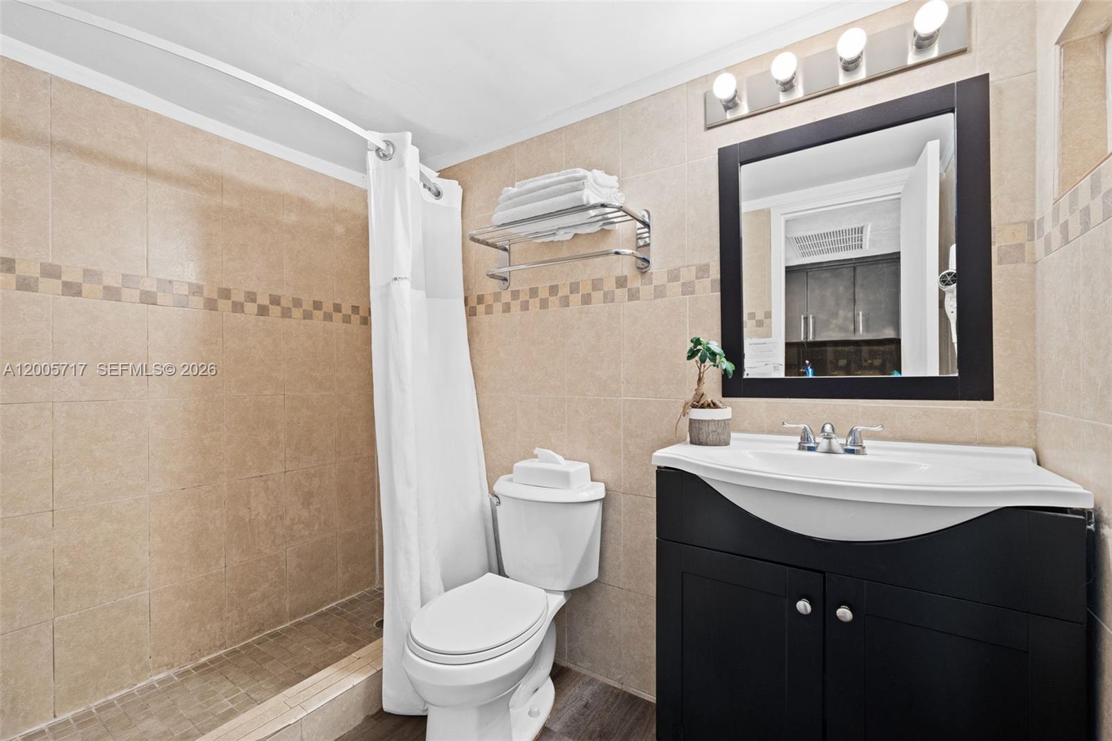 19201 Collins Avenue 736 Property Photo 6
