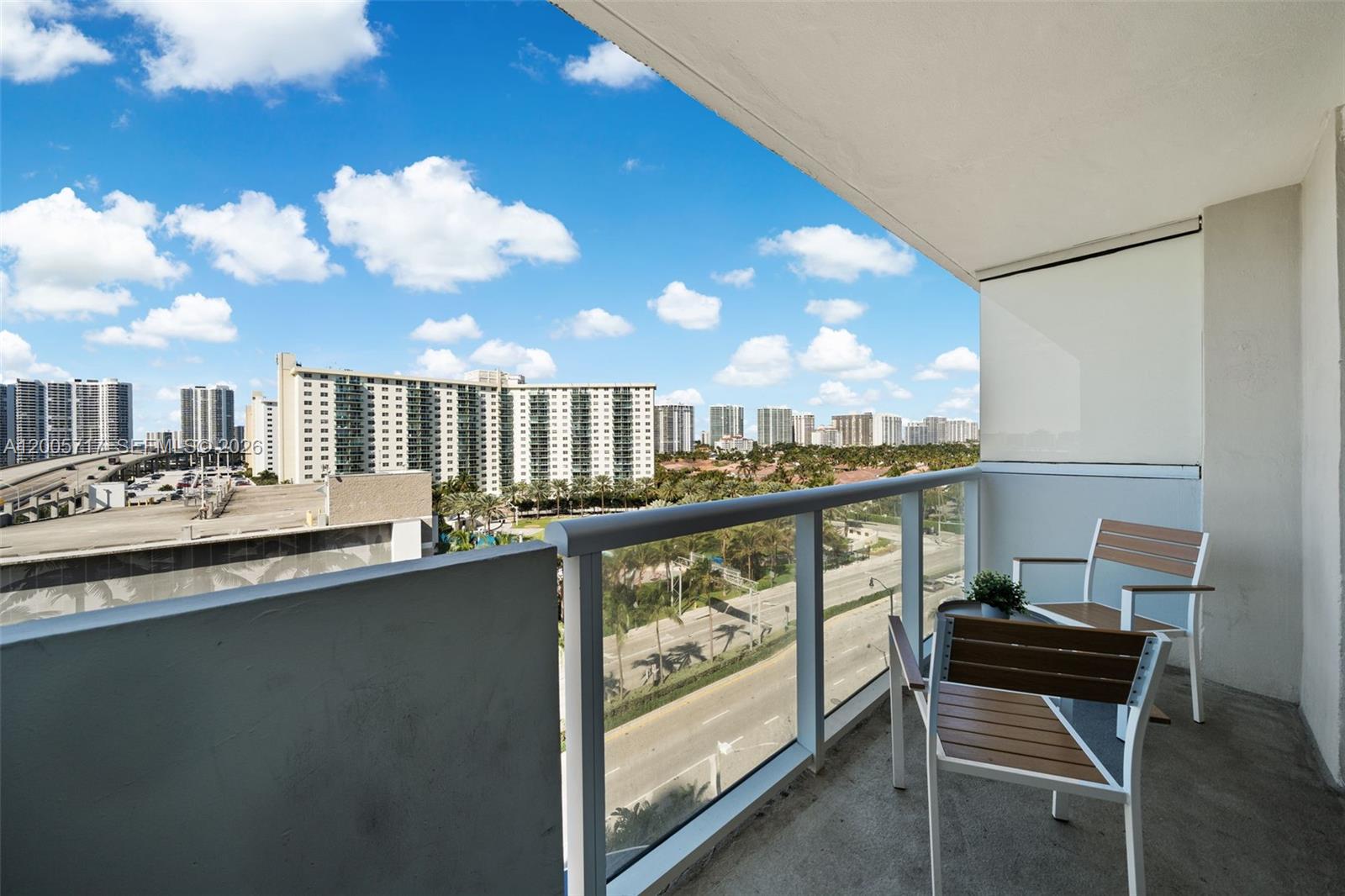 19201 Collins Avenue 736 Property Photo 9