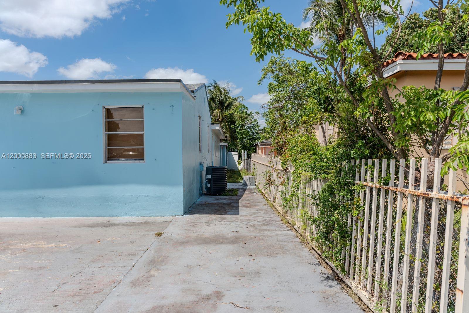 141 E 16th Street Property Photo 4