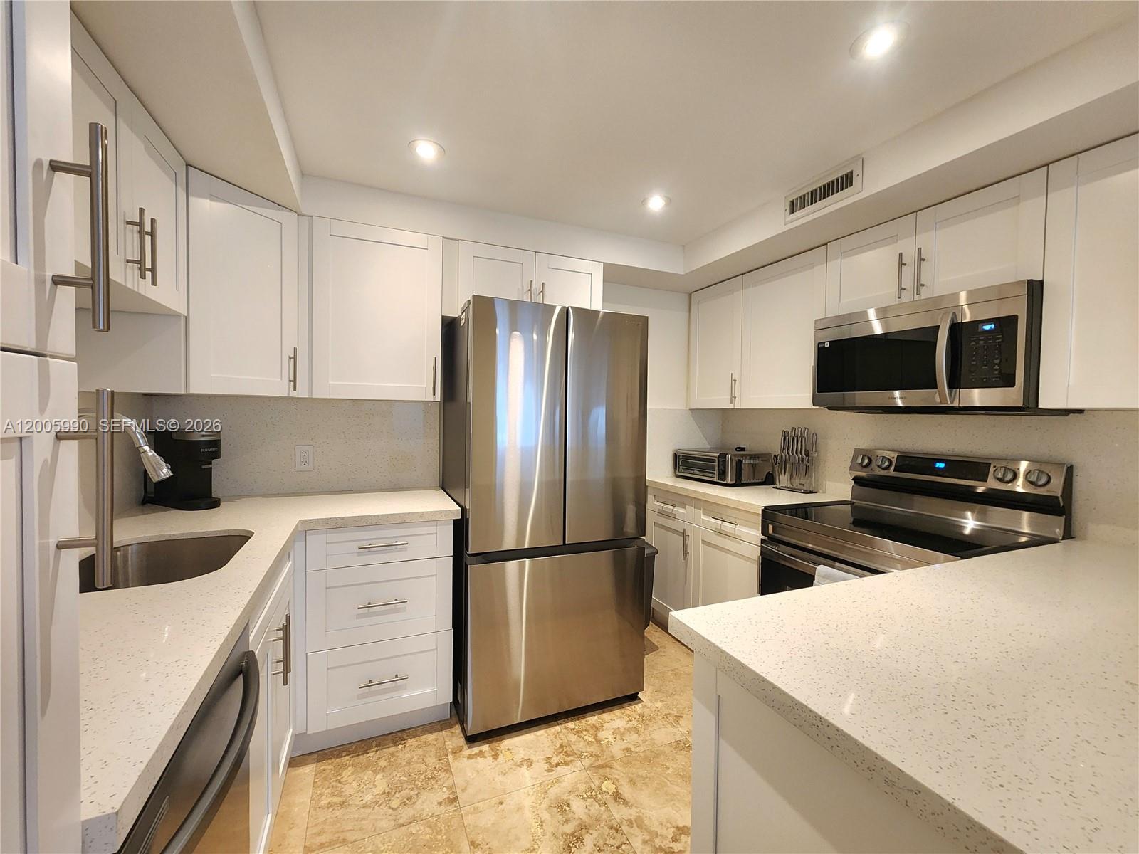 3505 S Ocean Drive 209 Property Photo 3