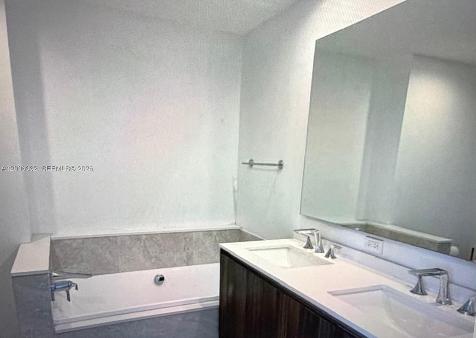 A12006332 Property Photo 11