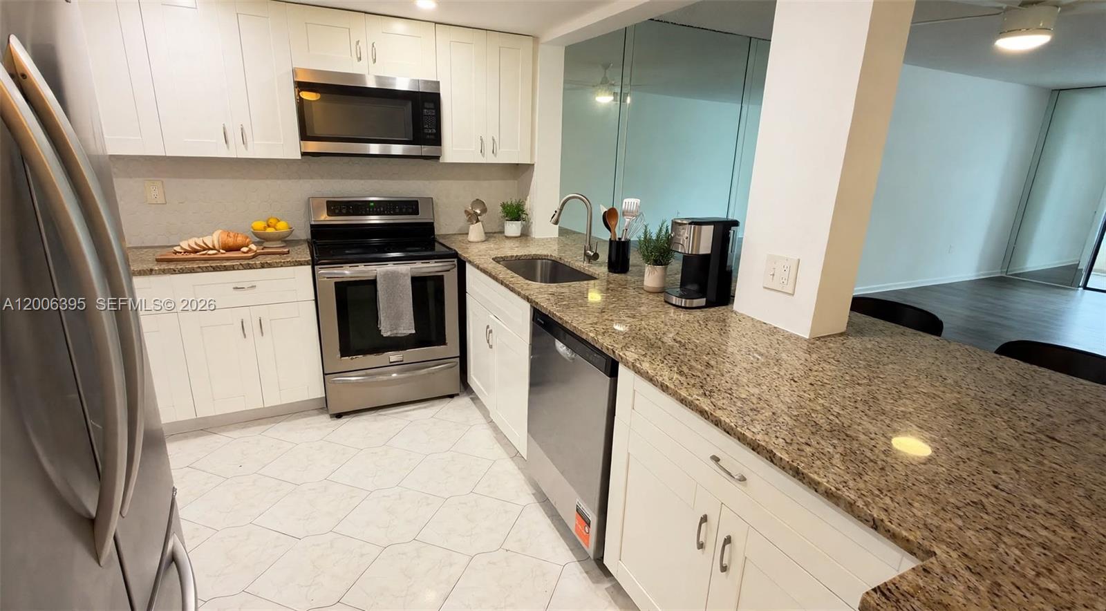 1810 N Lauderdale Avenue 2204 Property Photo 1