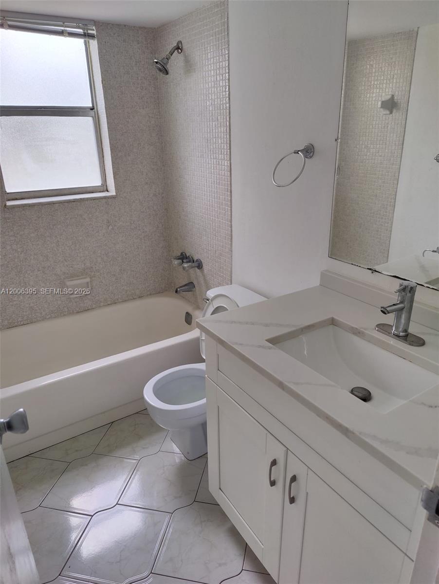 1810 N Lauderdale Avenue 2204 Property Photo 13
