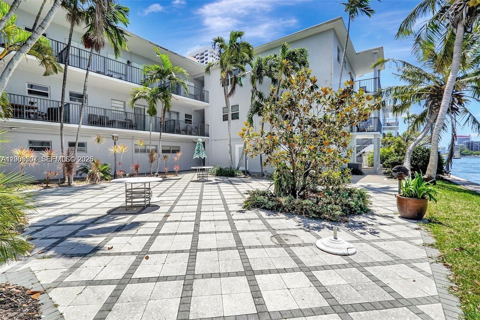 2600 S Ocean Drive S306 Property Photo 2