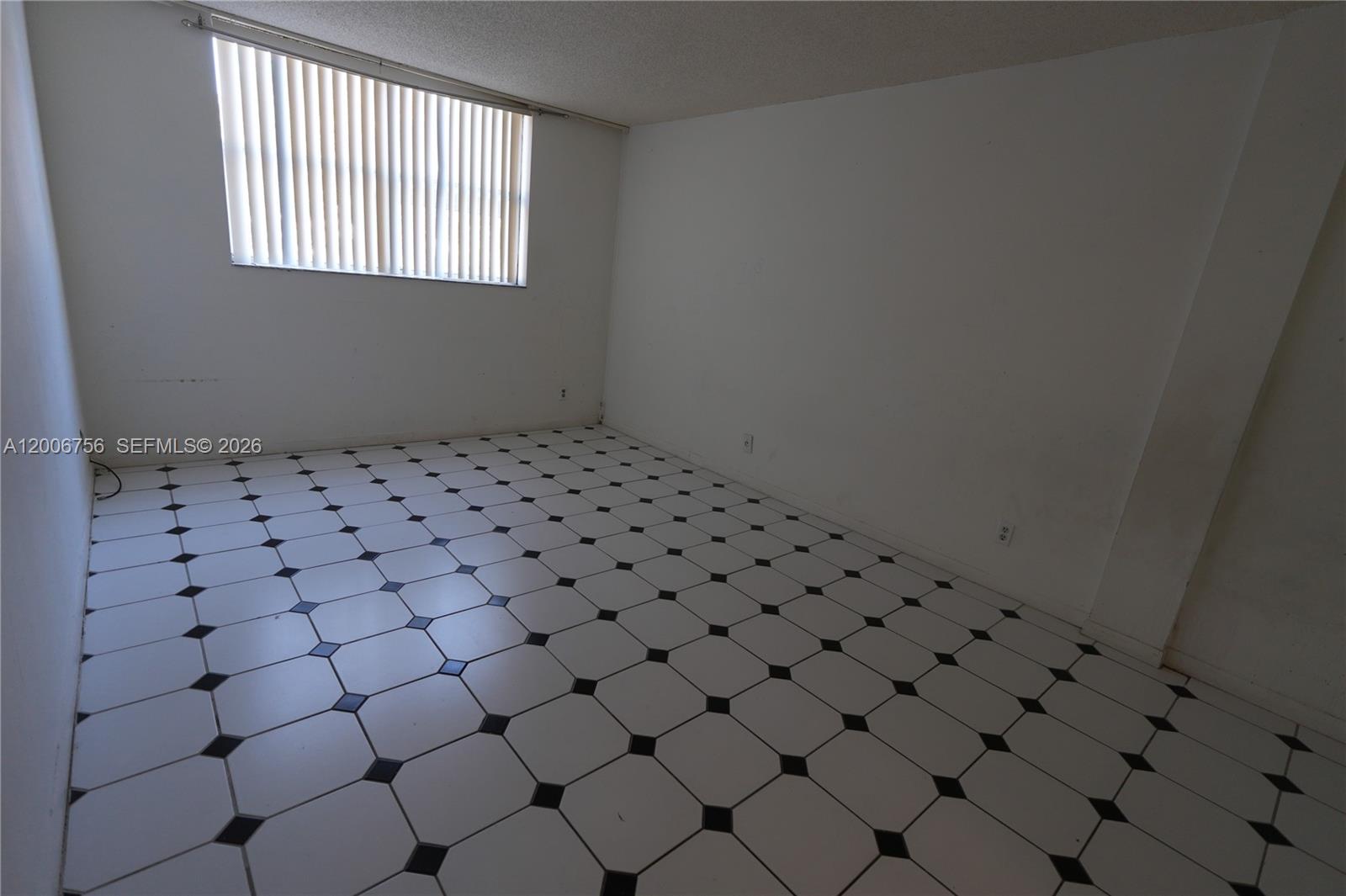 500 Executive Center Drive 1j Property Photo 5