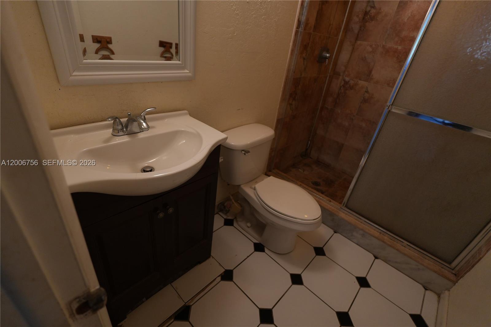 500 Executive Center Drive 1j Property Photo 13