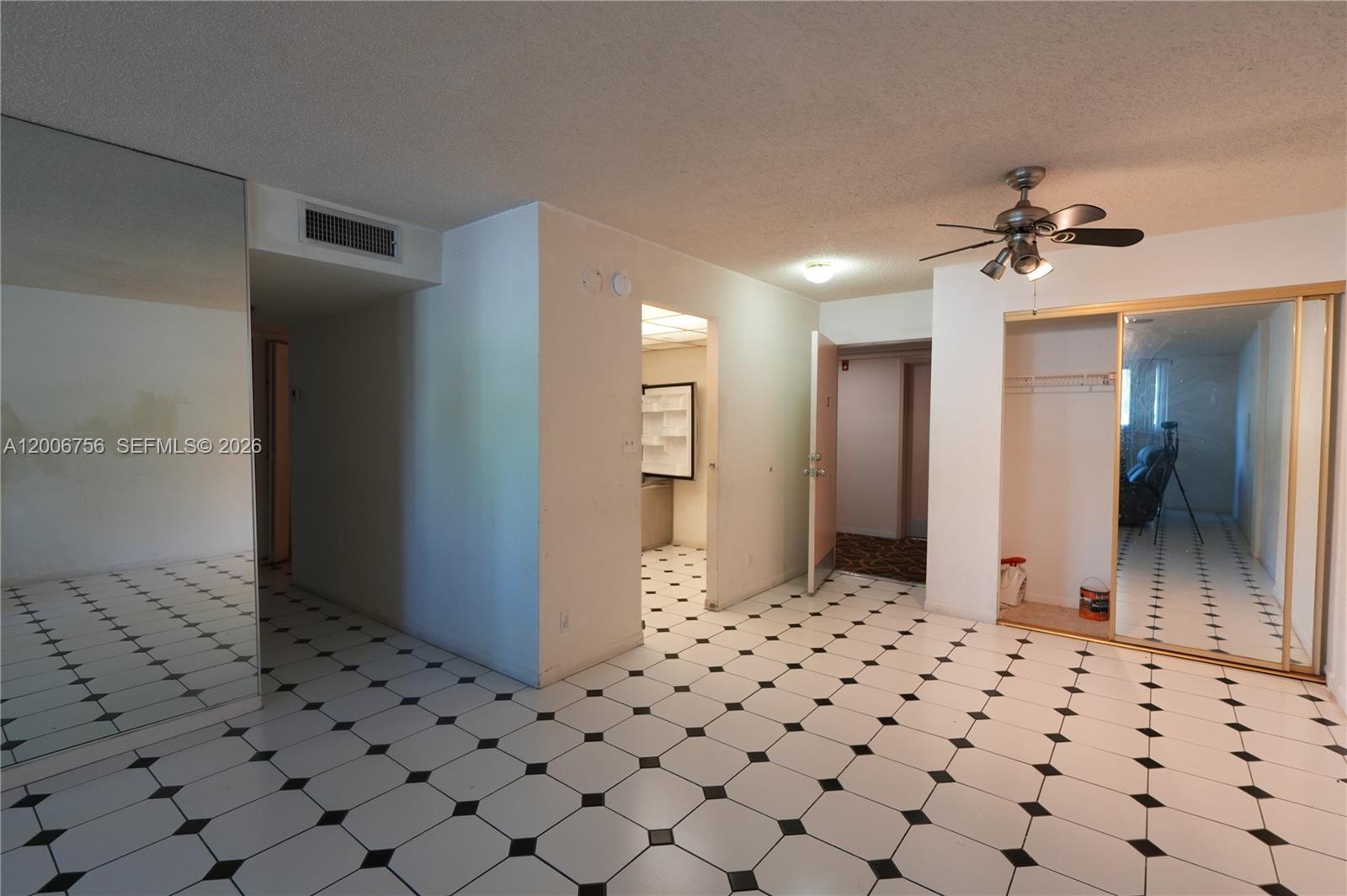 500 Executive Center Drive 1j Property Photo 17