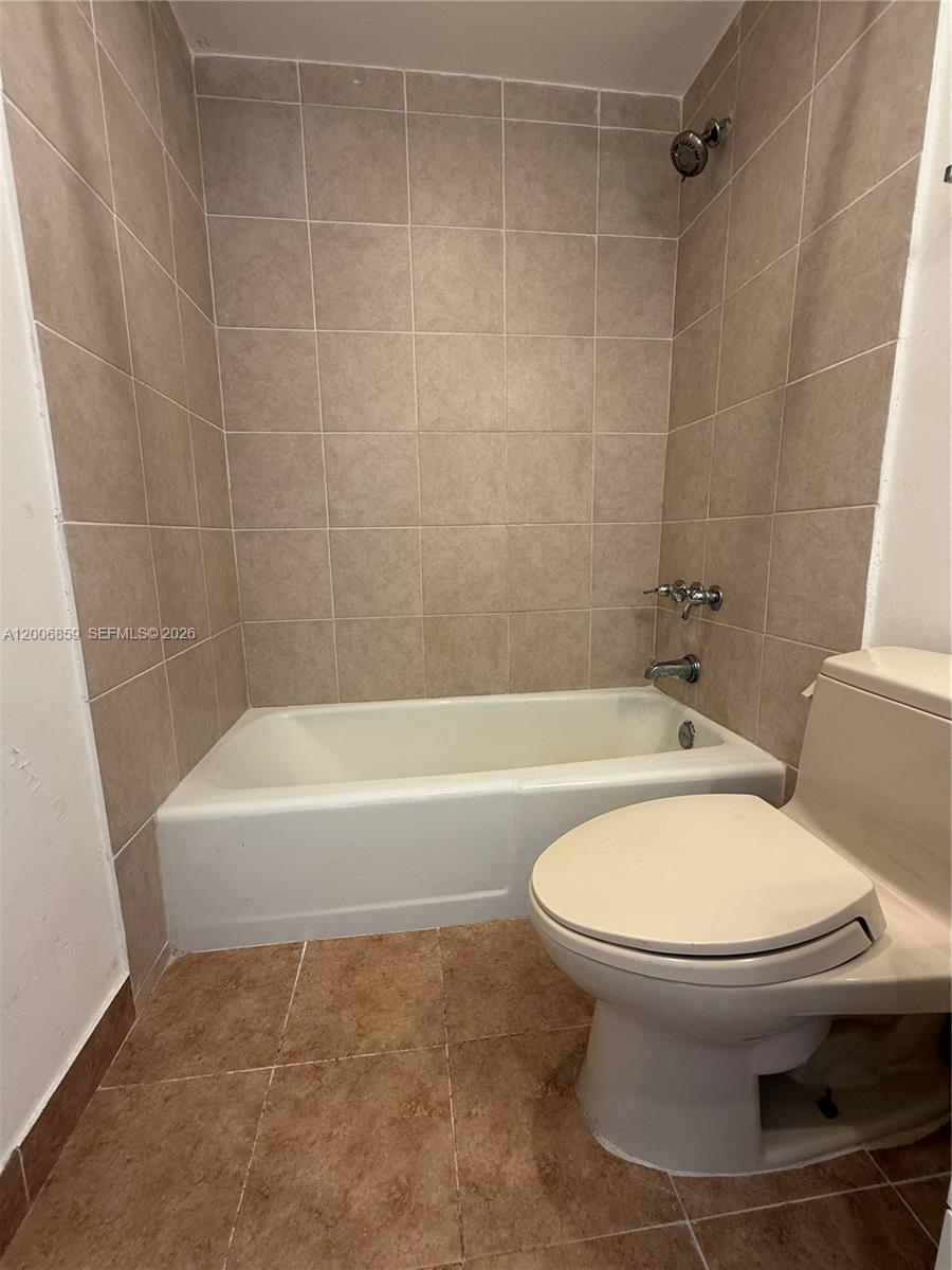 400 Kings Point Drive 608 Property Photo 11