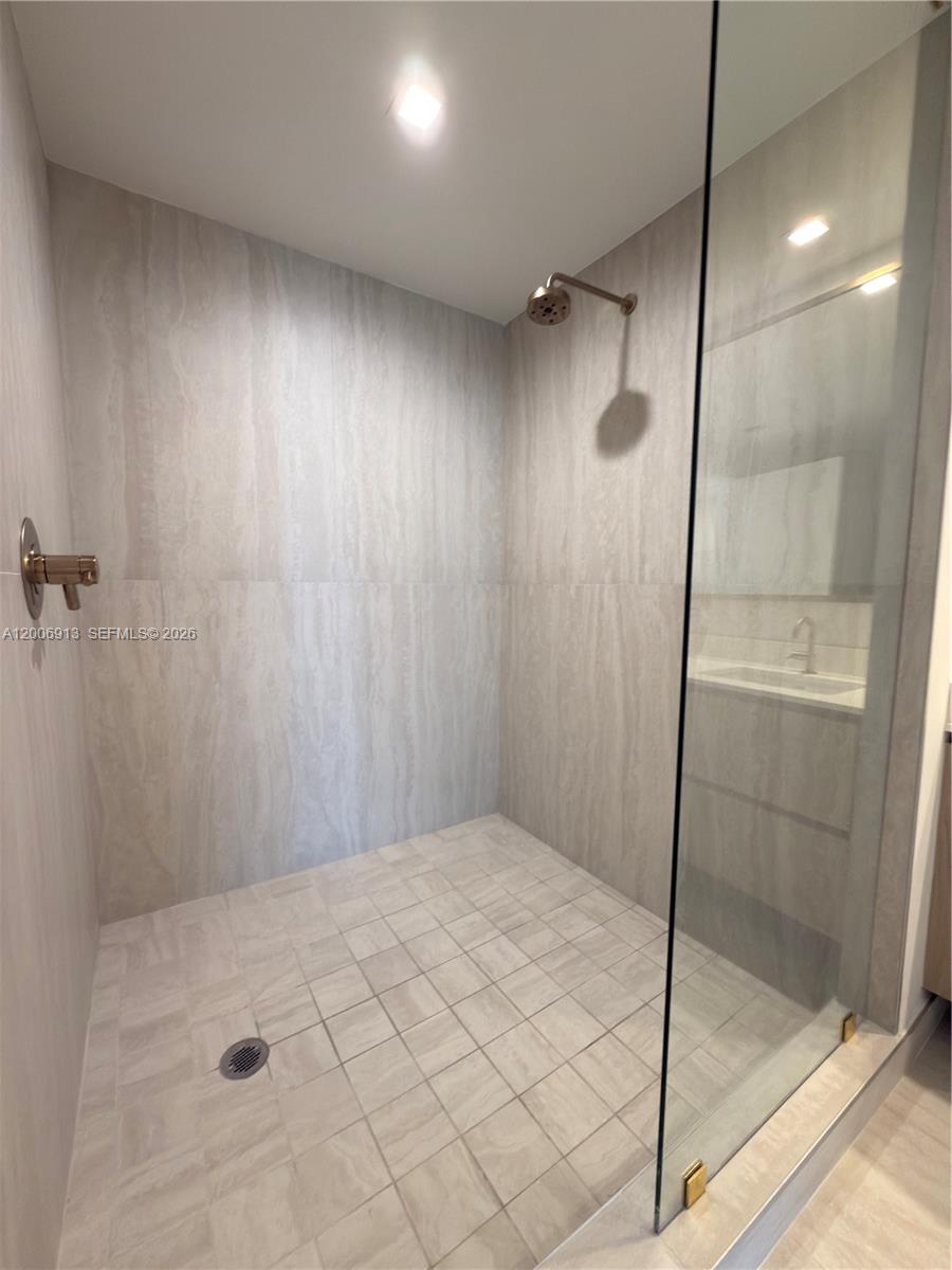 77 Se 5th Street 1602 Property Photo 11