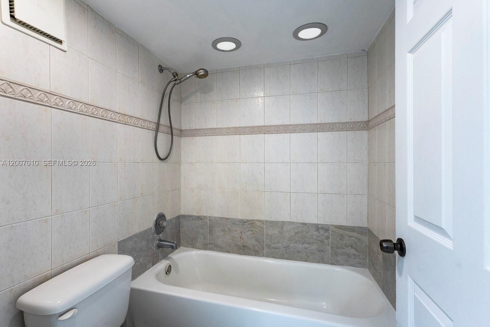 10855 Sw 112th Avenue 211 Property Photo 6