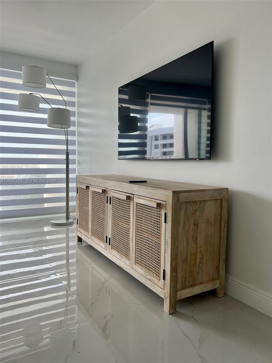 155 Ocean Lane Drive 1011 Property Photo 8