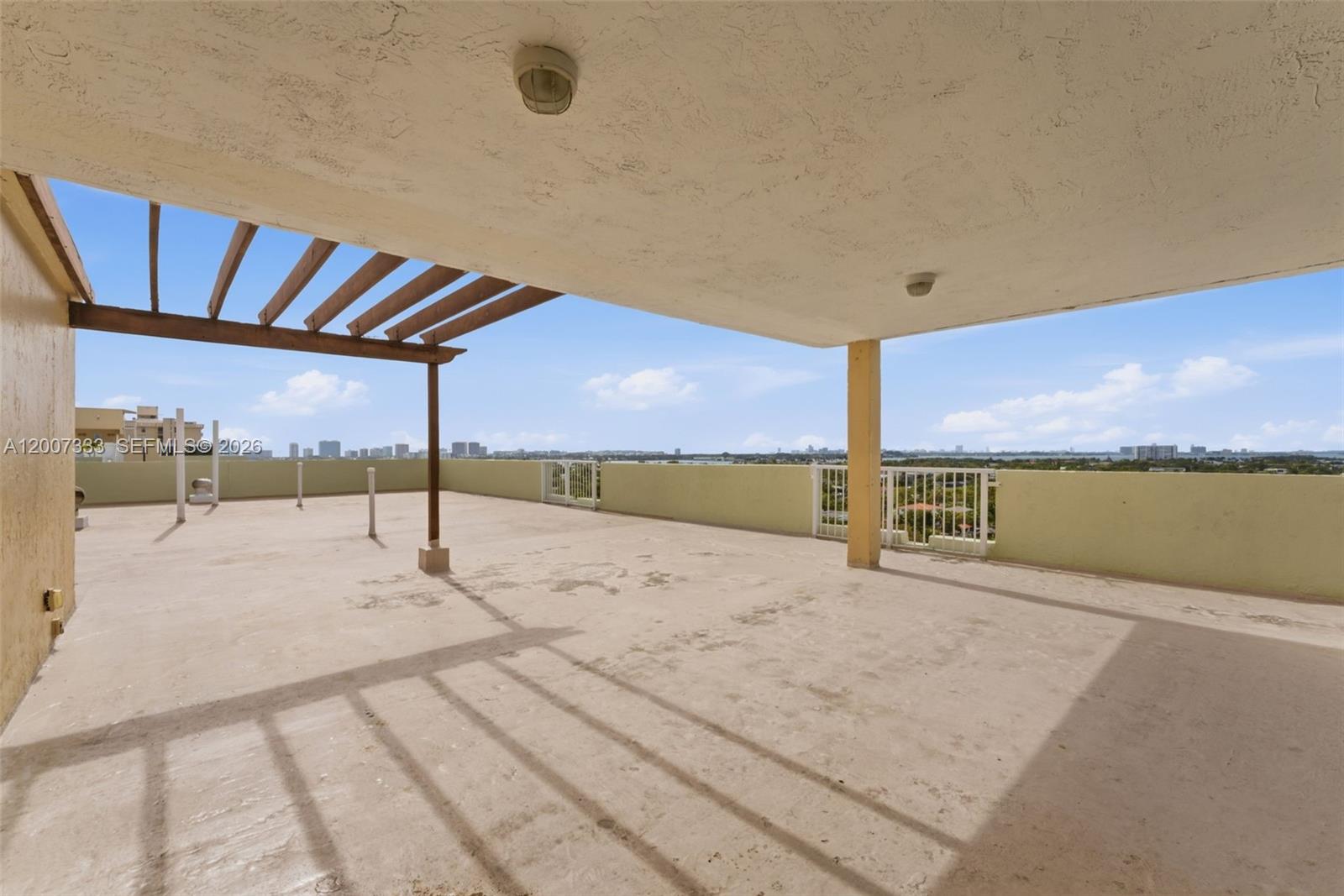 2000 Ne 135th Street Ph Property Photo 8