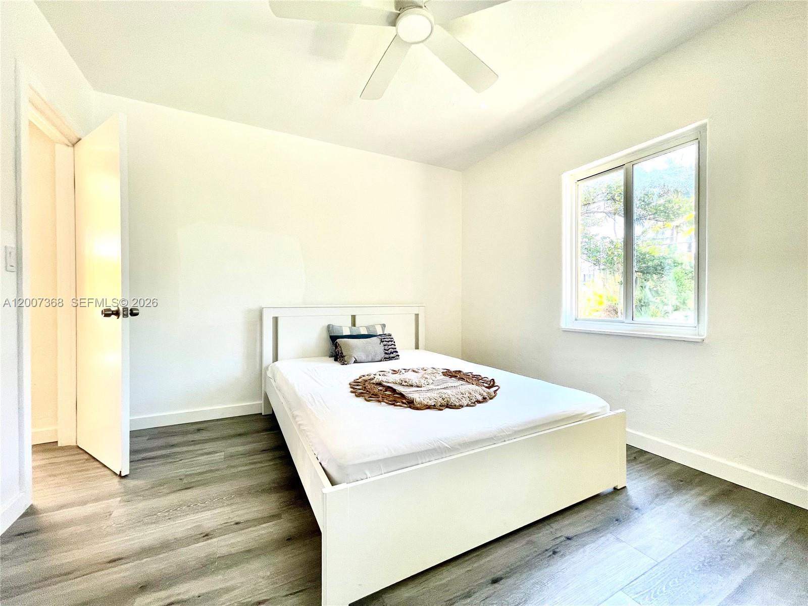 A12007368 Property Photo 23