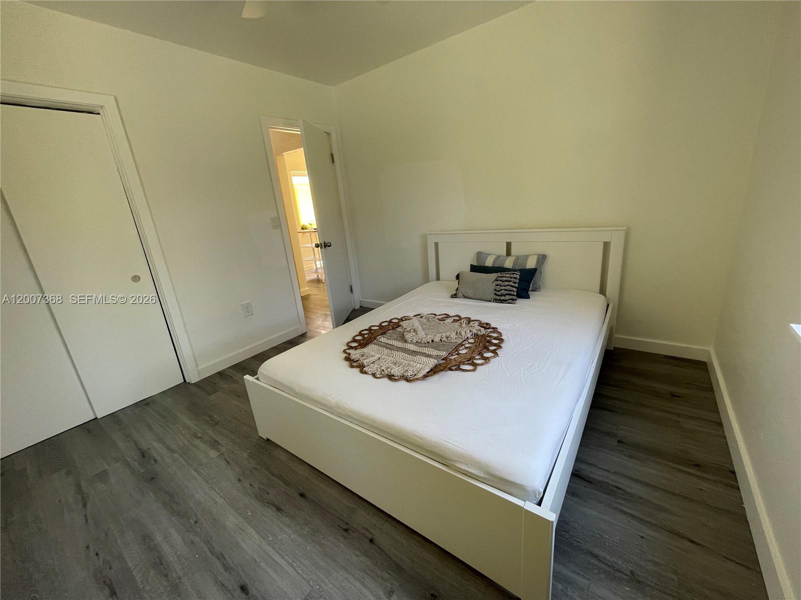A12007368 Property Photo 25