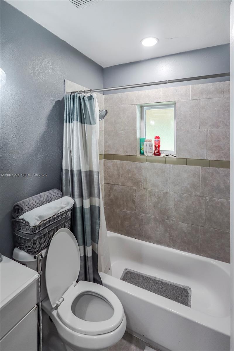 571 E 60th Street Property Photo 11
