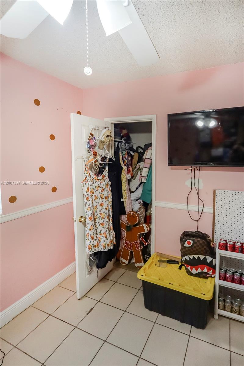 571 E 60th Street Property Photo 13
