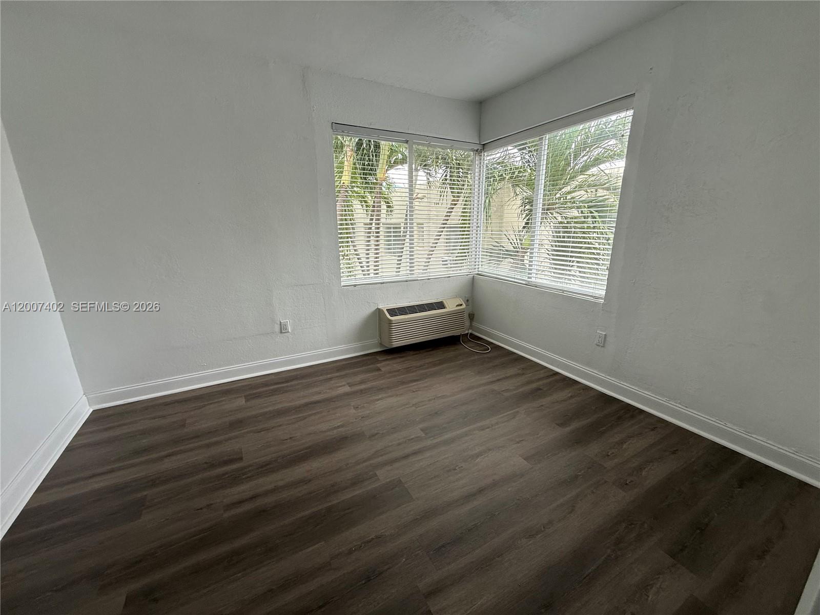 A12007402 Property Photo 3
