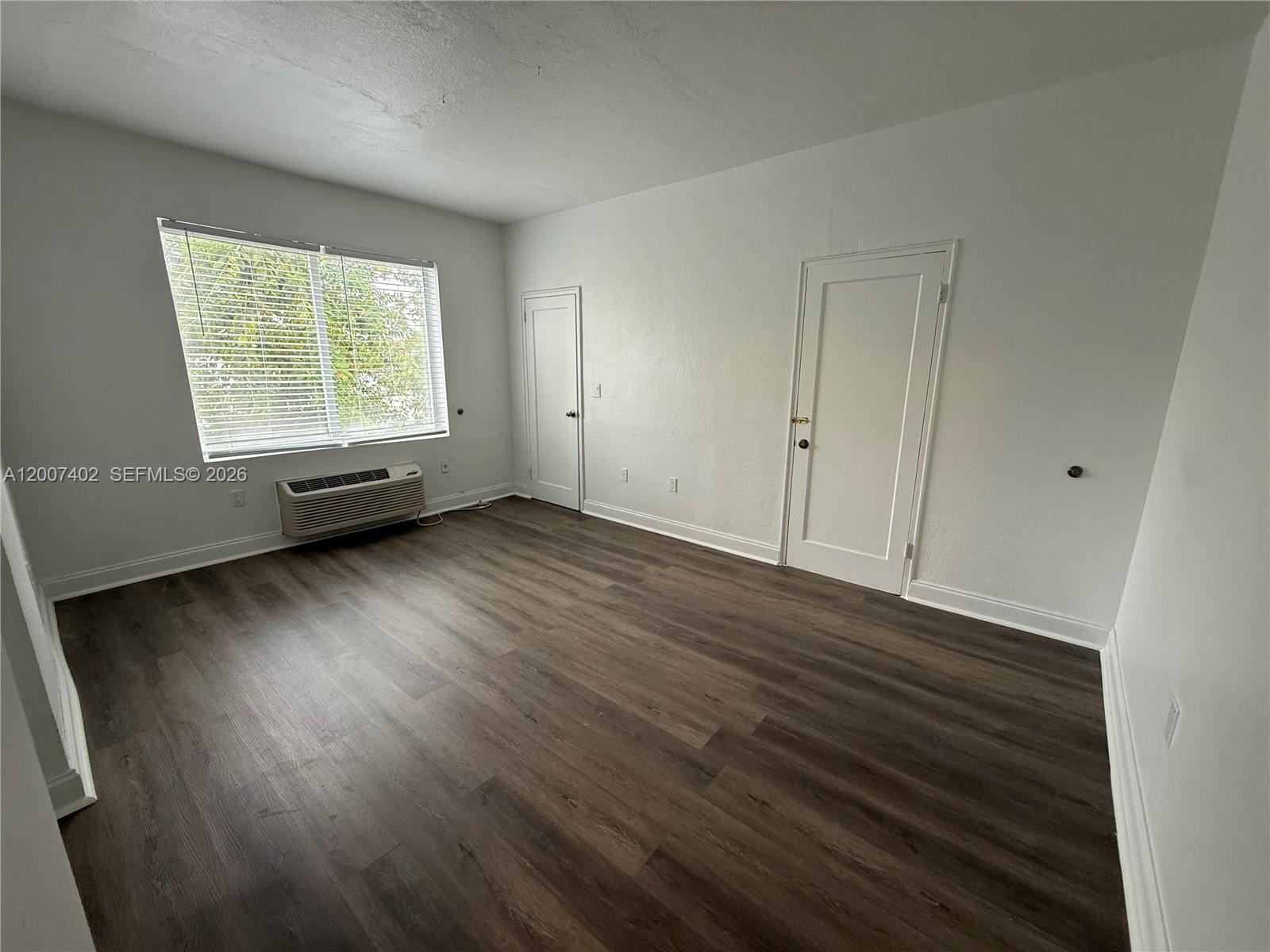 A12007402 Property Photo 4