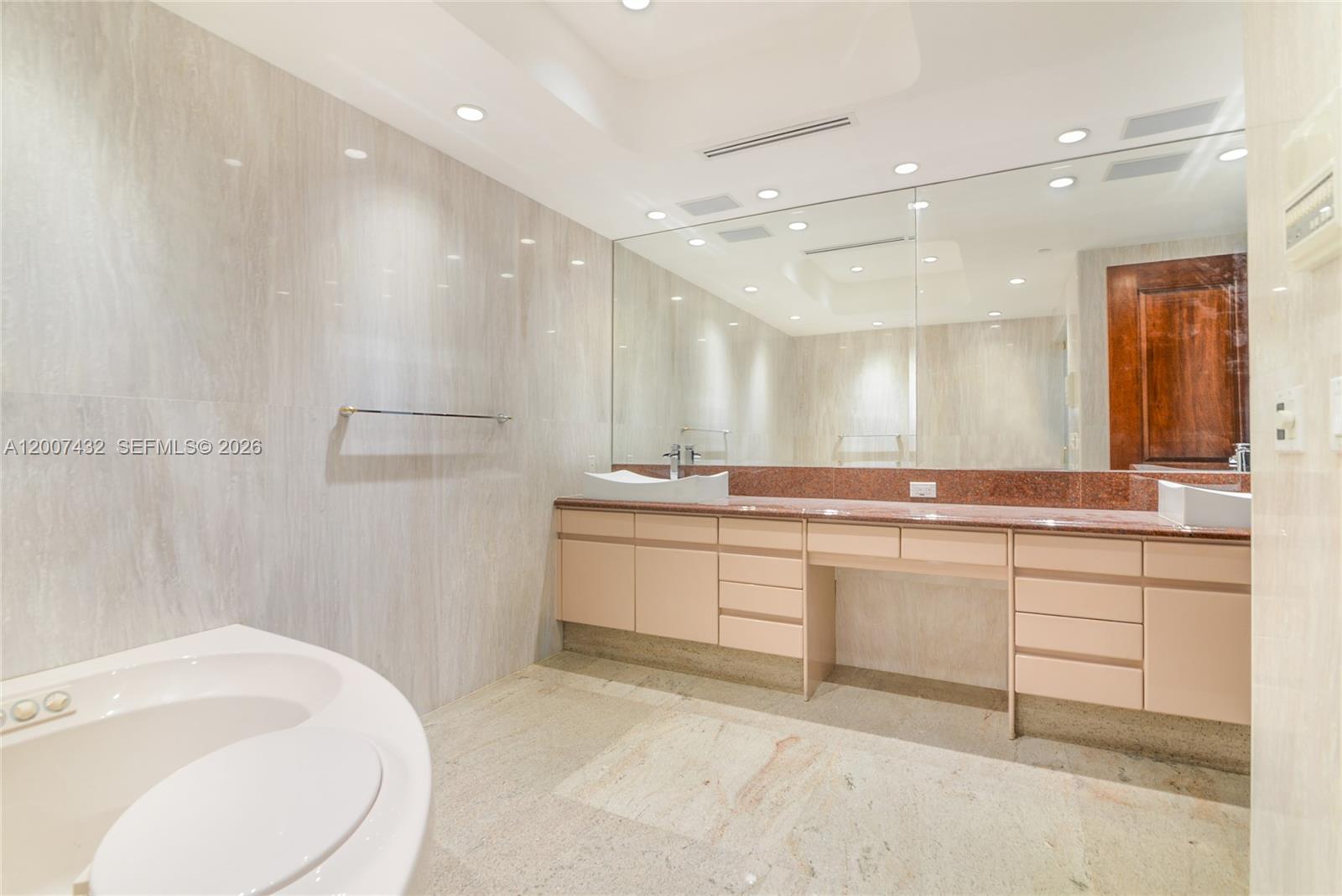 9601 Collins Avenue T4 Property Photo 11