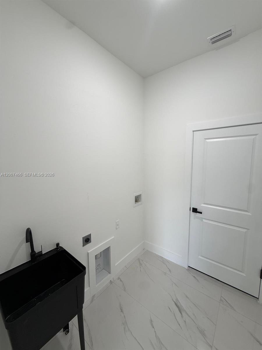 1089 Eisenhower Boulevard 1089 Property Photo 19