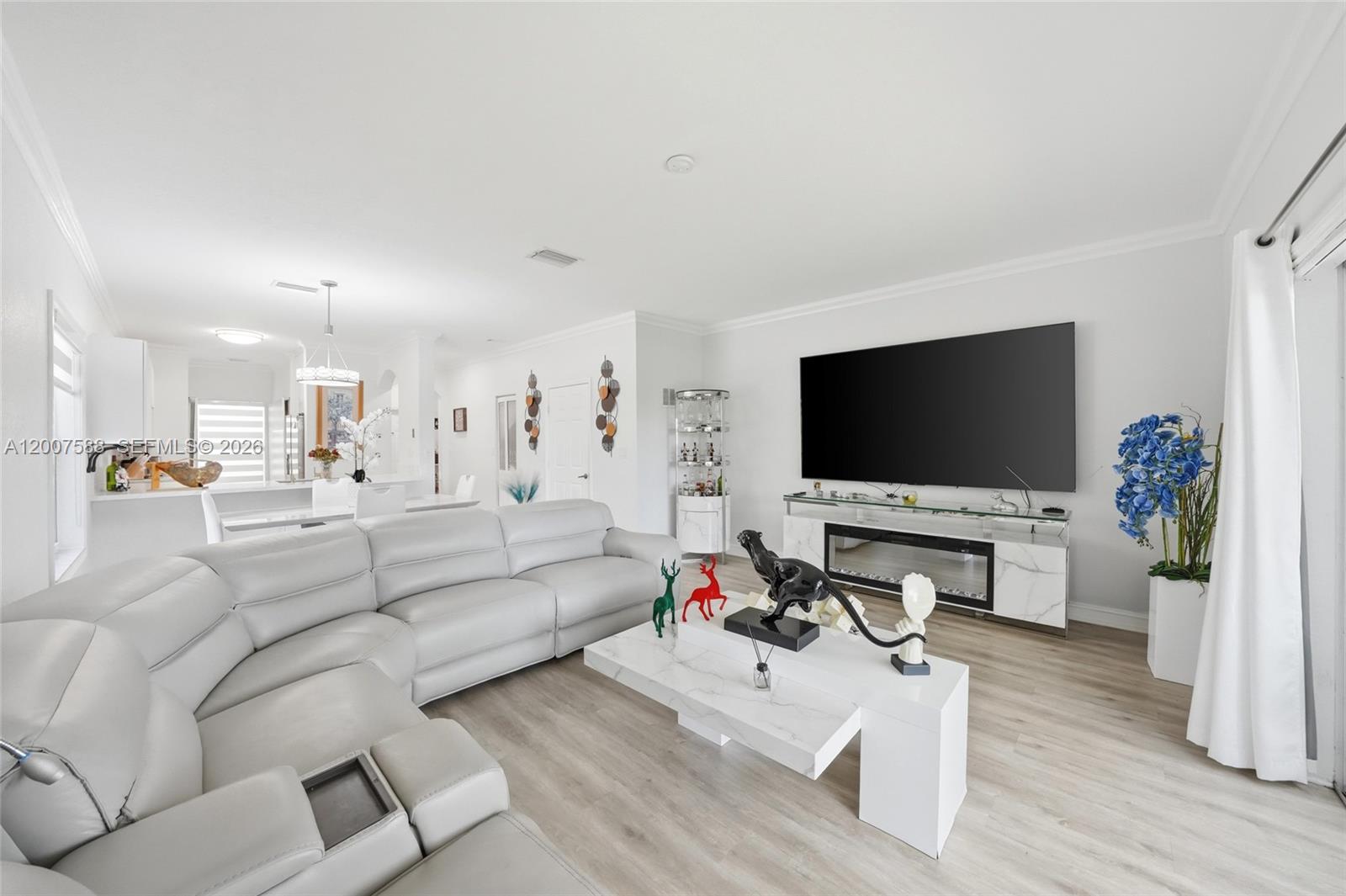 A12007588 Property Photo 12