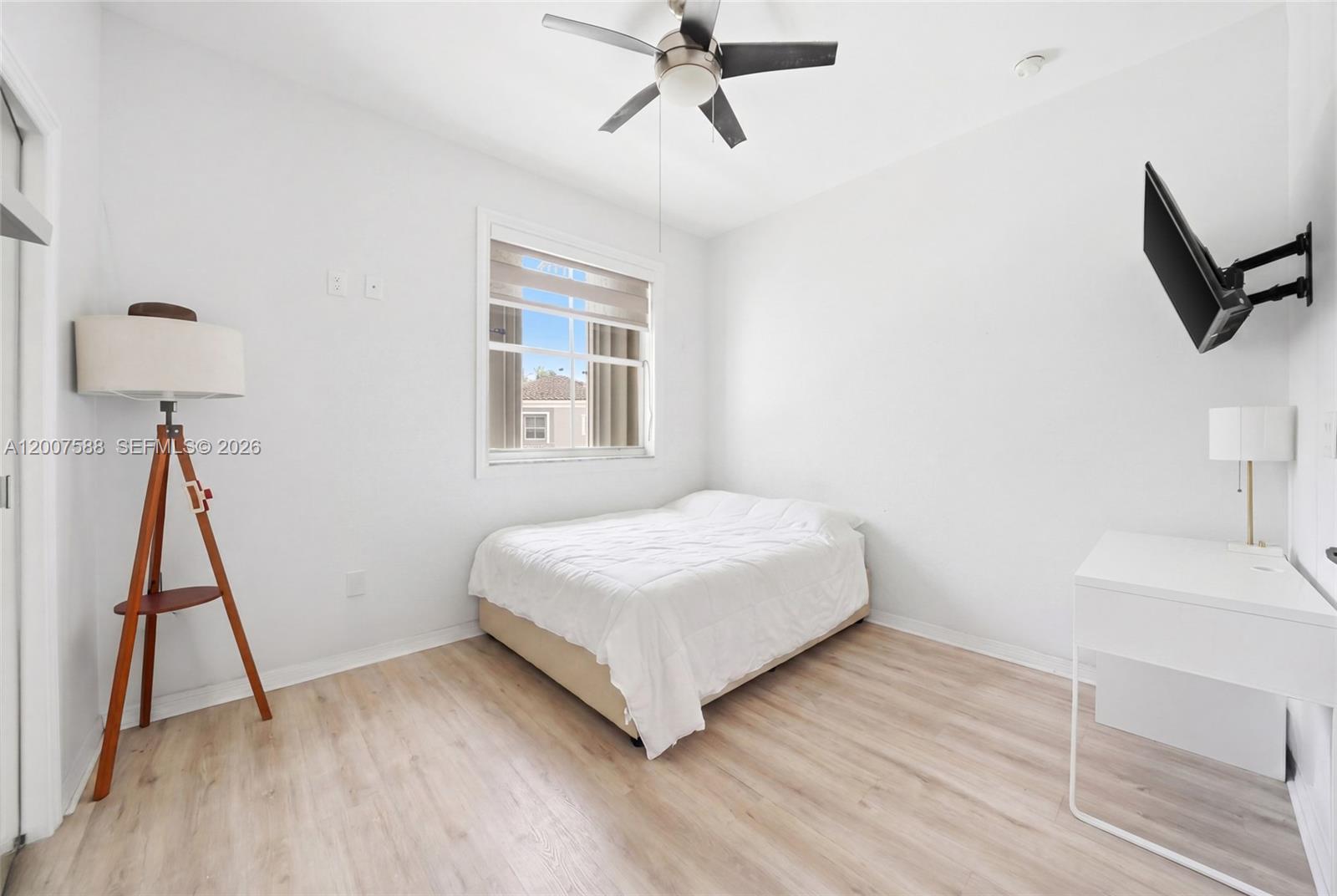 A12007588 Property Photo 21