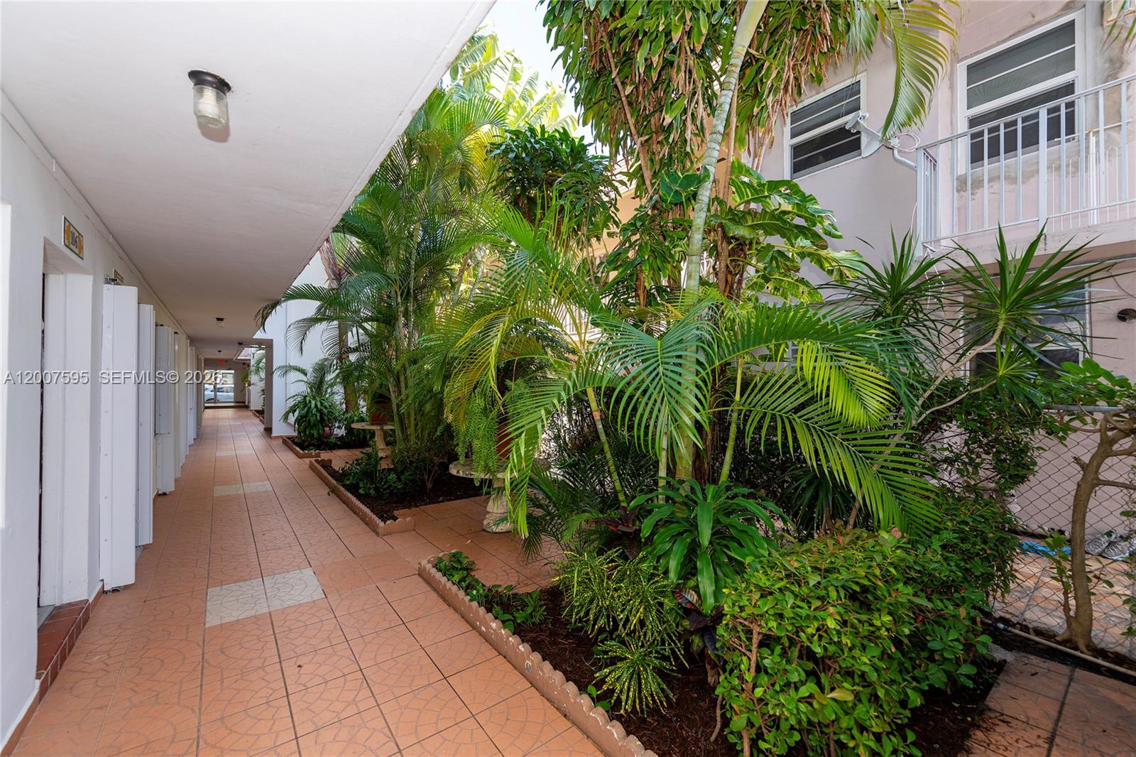 A12007595 Property Photo 18
