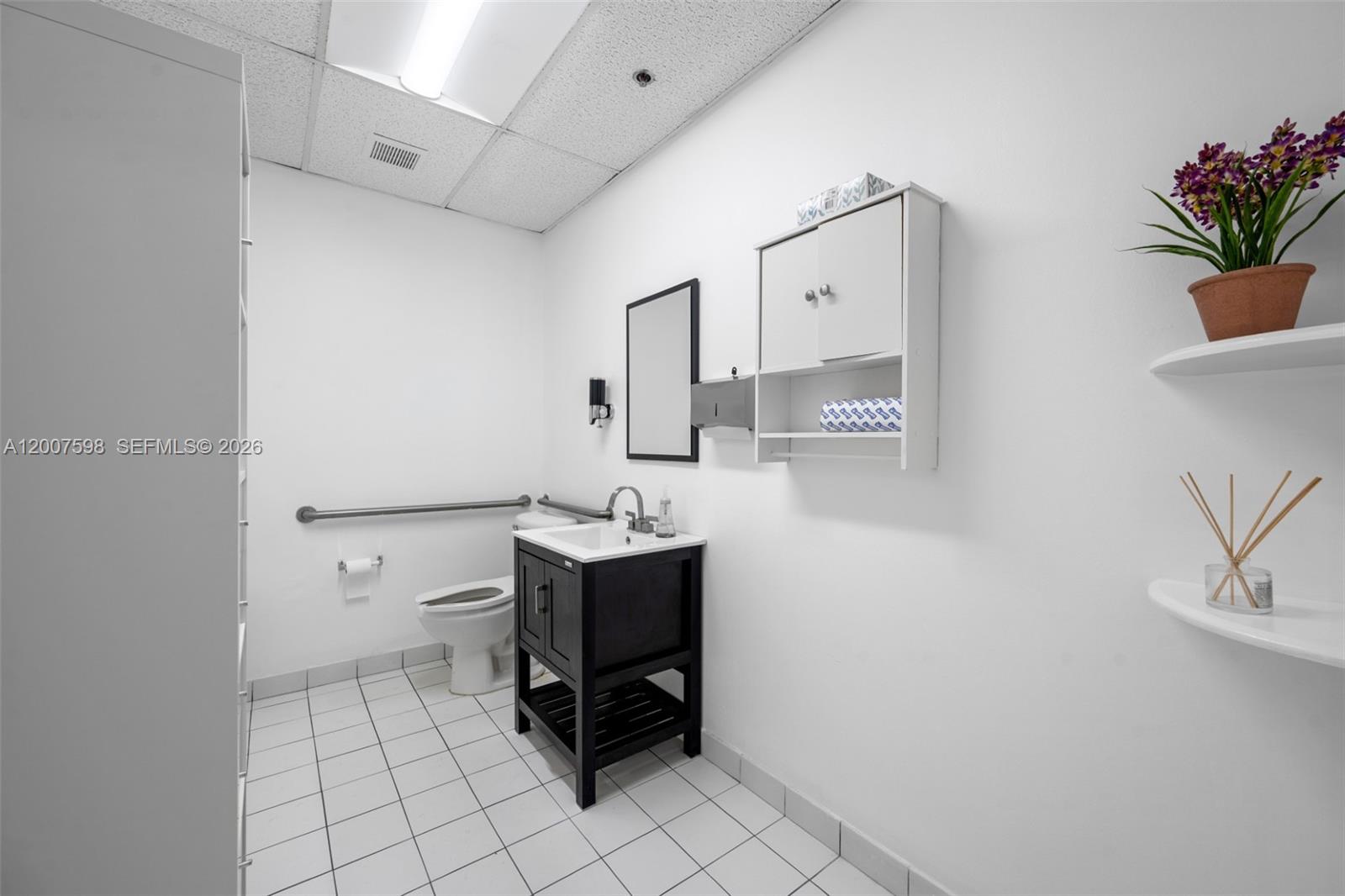 A12007598 Property Photo 21