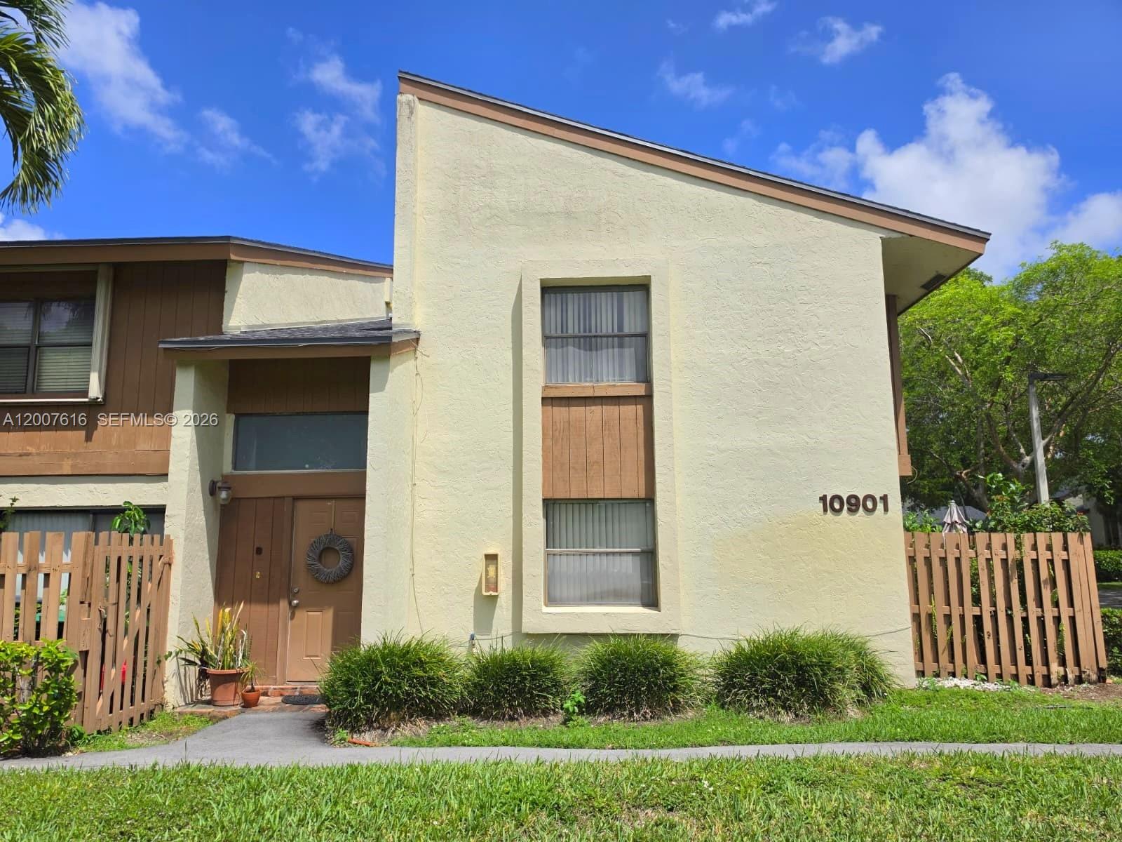 10901 Sw 113th Place 66b Property Photo 1