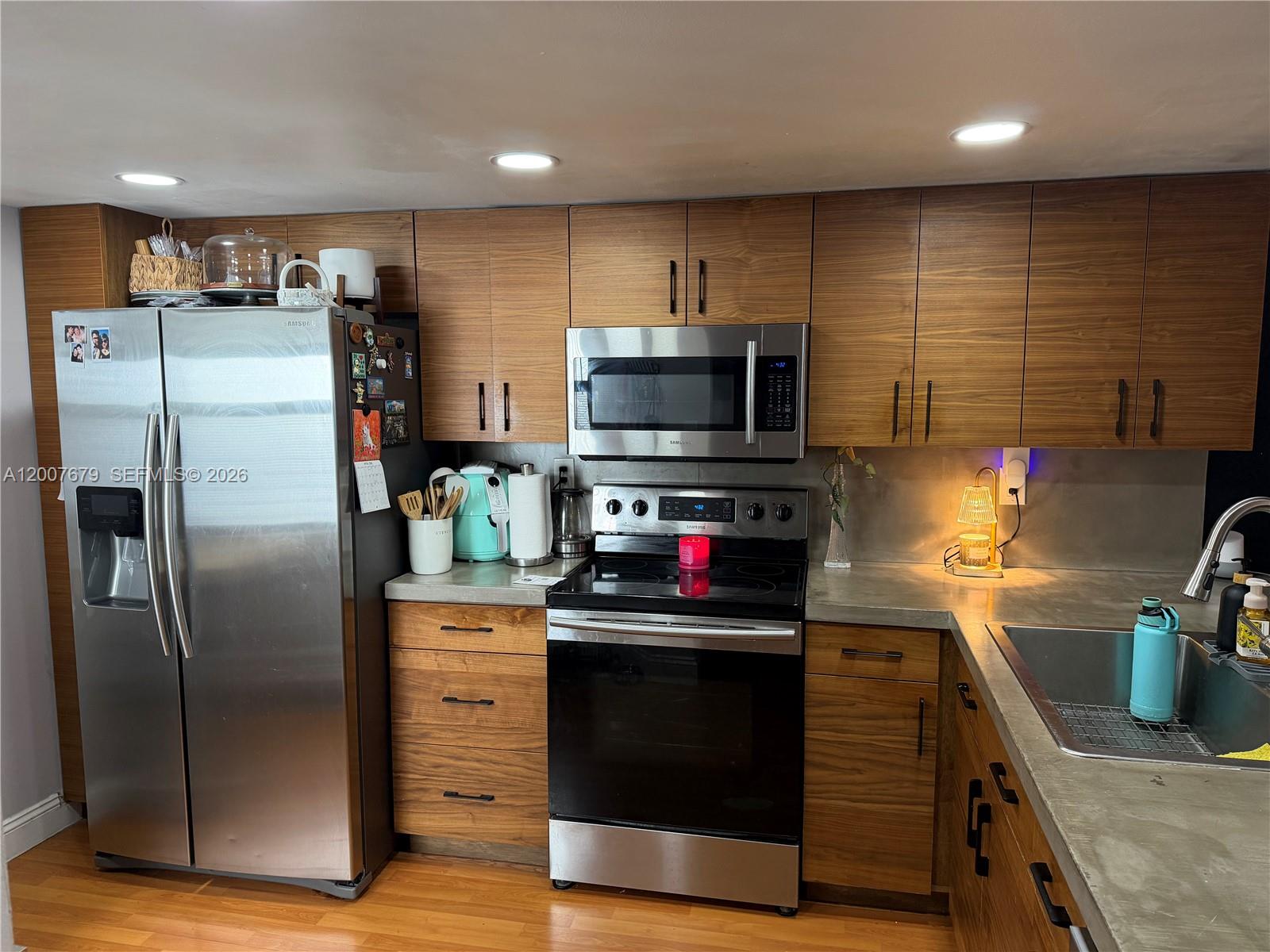 A12007679 Property Photo 2