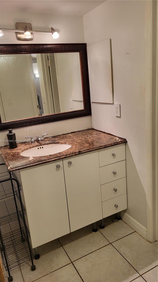 3475 N Country Club Drive 409 Property Photo 11