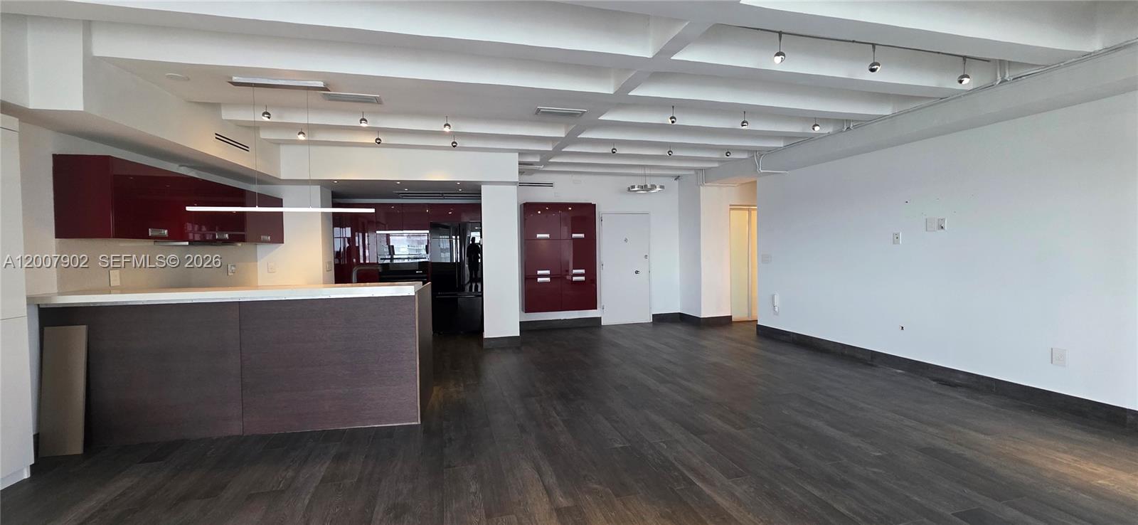 5255 Collins Avenue 7g Property Photo 3