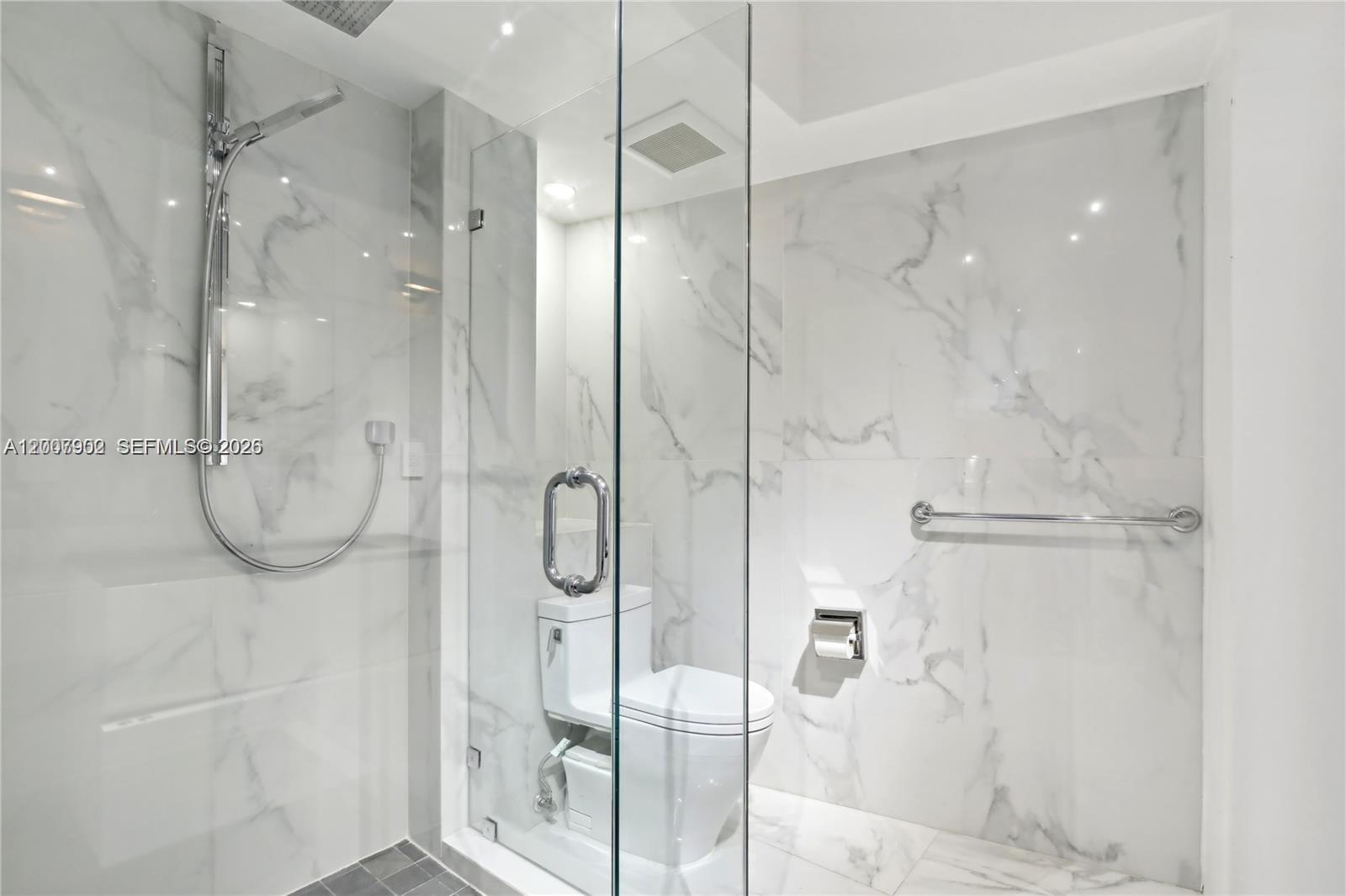5255 Collins Avenue 7g Property Photo 12