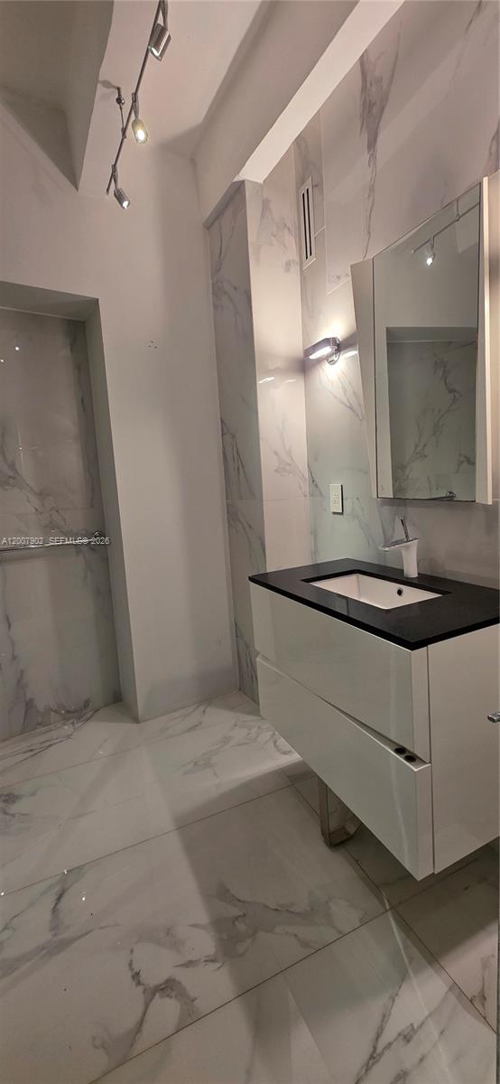 5255 Collins Avenue 7g Property Photo 15