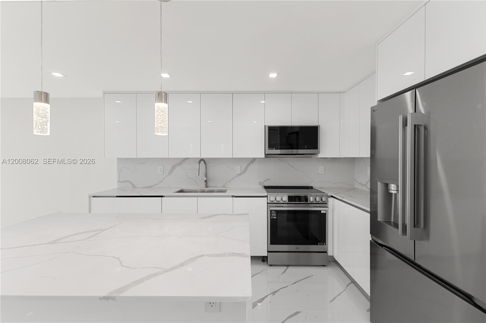 345 Ocean Drive 708 Property Photo 2