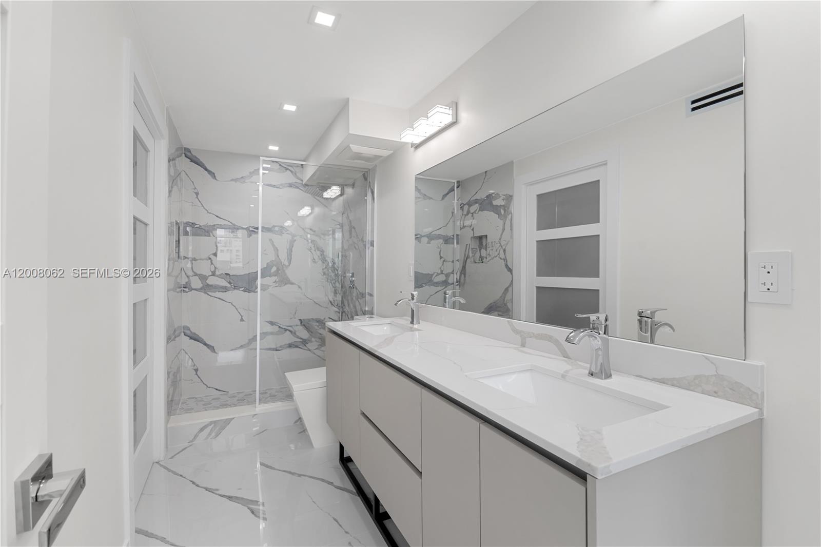 345 Ocean Drive 708 Property Photo 11
