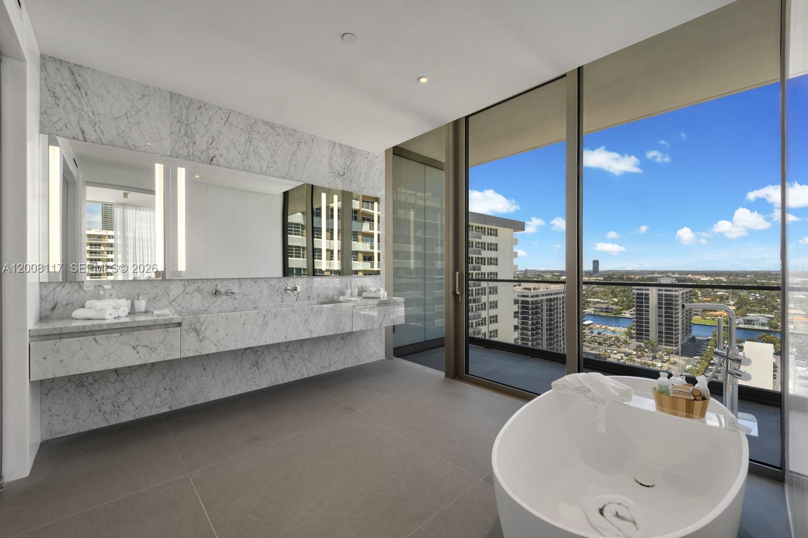 2000 S Ocean Drive 17a Property Photo 25