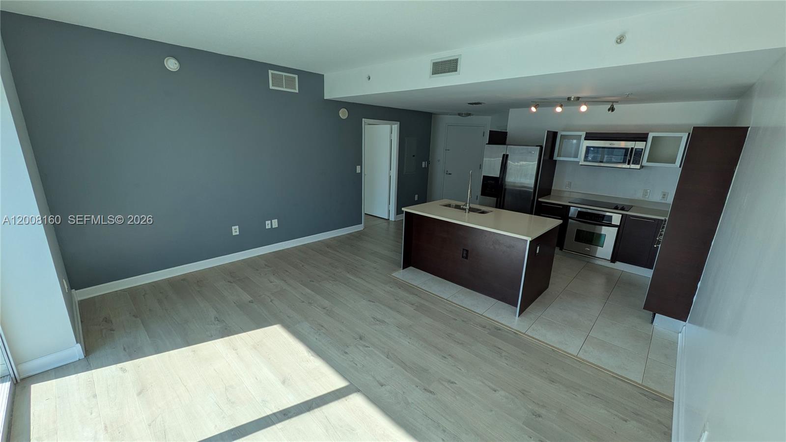 1900 N Bayshore Drive 4007 Property Photo 1