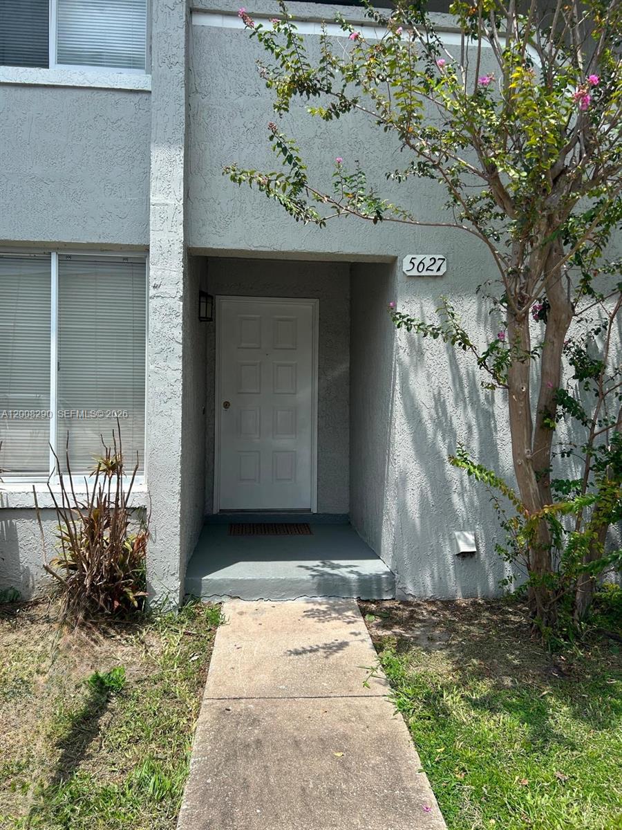 5627 Blue Shadows Court 3