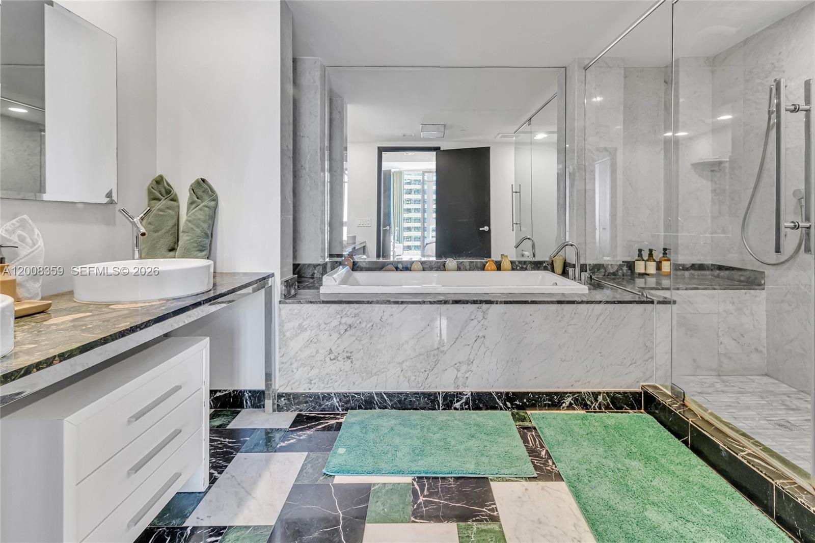 485 Brickell Avenue 2508 Property Photo 2