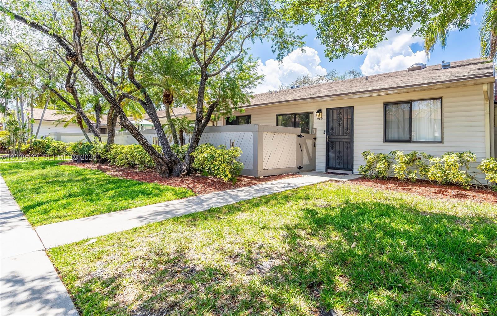 9804 Nw 37th Street 3e Property Photo 3