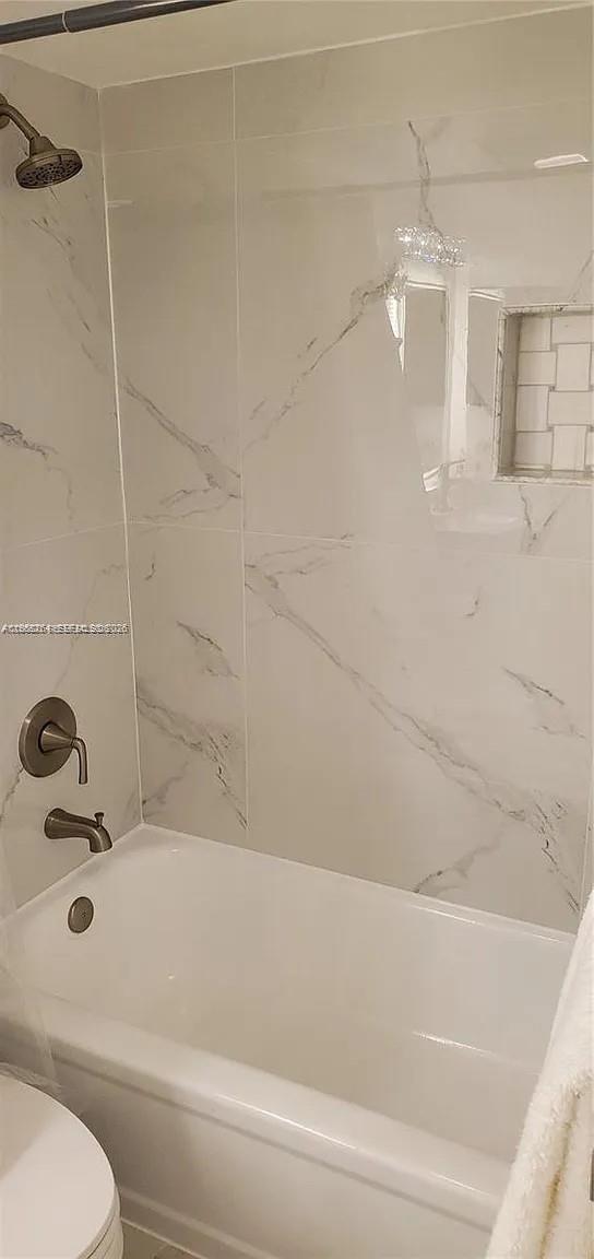 9720 S Hollybrook Lake Drive 303 Property Photo 11
