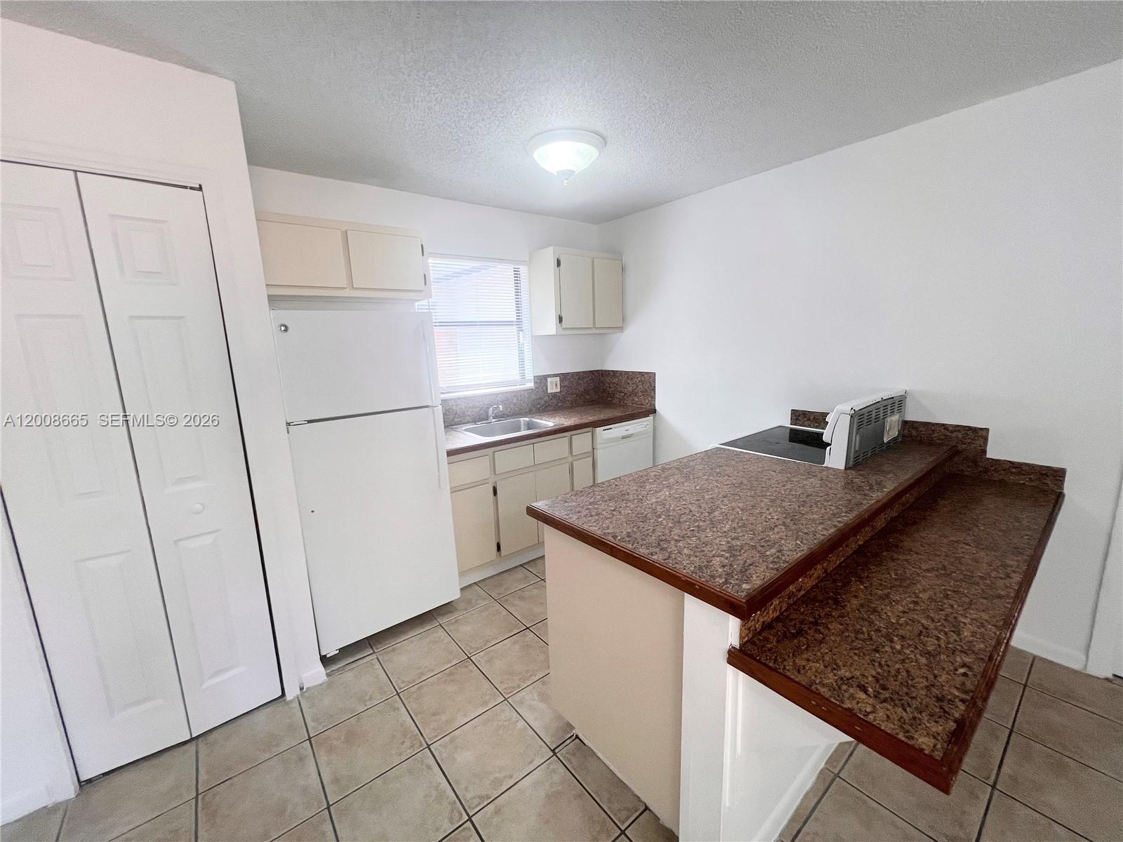 1832 My Place J-39 Property Photo 4
